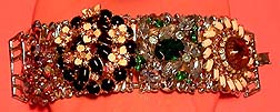 a beautiful vintage costume jewelry vintage Judy Lee vintage bracelet