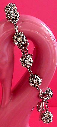 a beautiful vintage costume jewelry bracelet unsigned