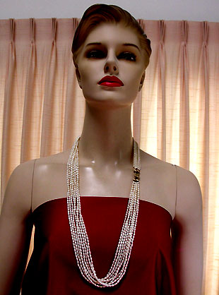 a beautiful vintage costume jewelry necklace