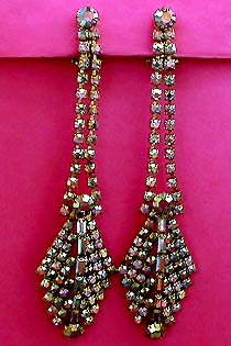 a beautiful vintage costume jewelry unsigned