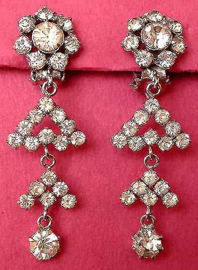 a beautiful VINTAGE COSTUME ESTATE ANTIQUE JEWELRY EARRINGS unsigned