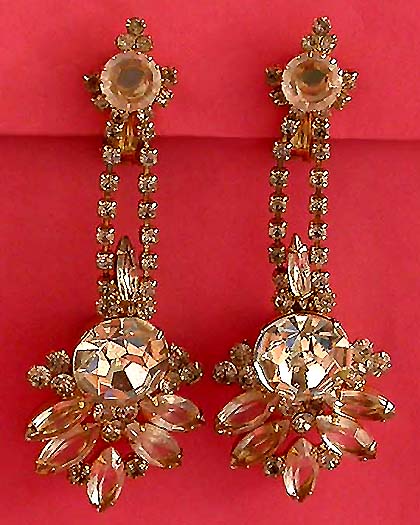 a beautiful VINTAGE COSTUME ESTATE ANTIQUE JEWELRY EARRINGS unsigned