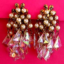 a beautiful vintage costume jewelry Weiss earrings unsigned