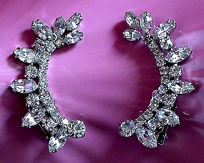 a beautiful VINTAGE COSTUME ESTATE ANTIQUE JEWELRY EARRINGS unsigned