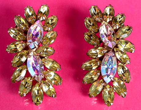 a beautiful VINTAGE COSTUME ESTATE ANTIQUE JEWELRY EARRINGS unsigned