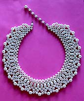 a beautiful vintage costume jewelry necklace Unsigned