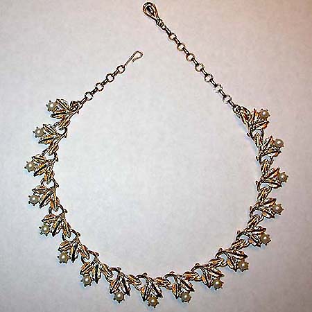 a beautiful vintage costume jewelry necklace Coro