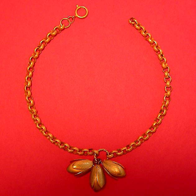 a beautiful vintage costume jewelry necklace Weiss