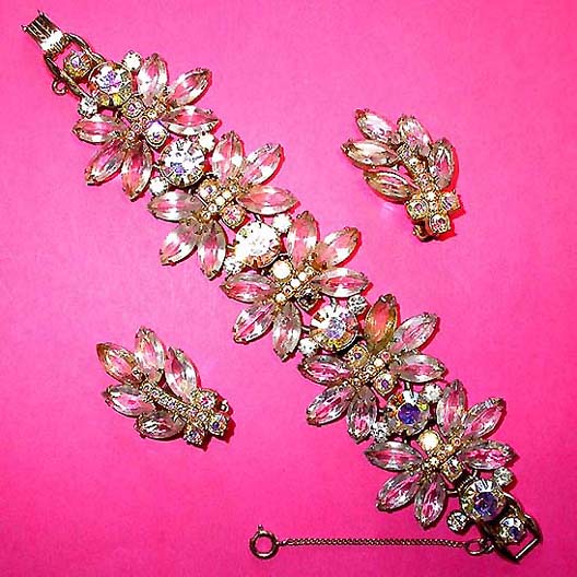 a beautiful vintage costume jewelry bracelet Juliana