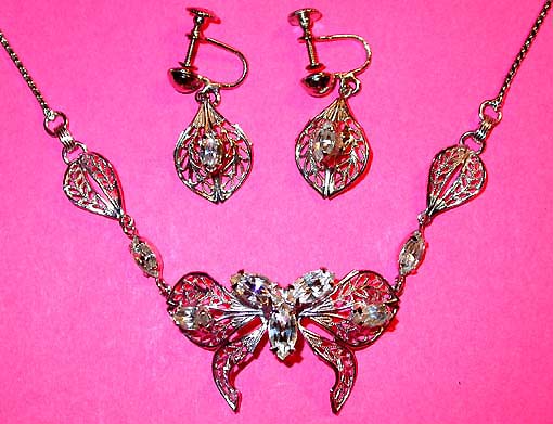 a beautiful vintage costume jewelry necklace and earrings unsigned