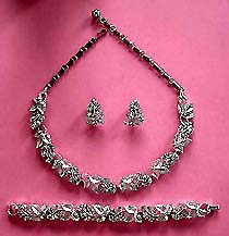 a beautiful Lisner vintage costume jewelry necklace, bracelet and clip earrings