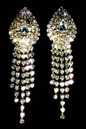a beautiful vintage costume jewelry matching set parures unsigned