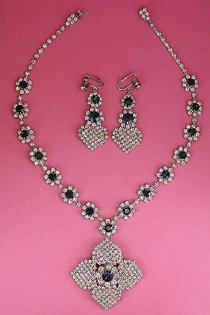 a beautiful vintage costume jewelry necklace Eisenberg Ice