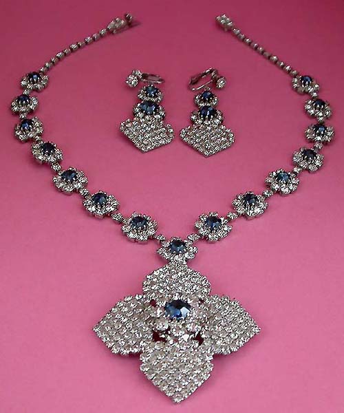 a beautiful vintage costume jewelry necklace Eisenberg Ice