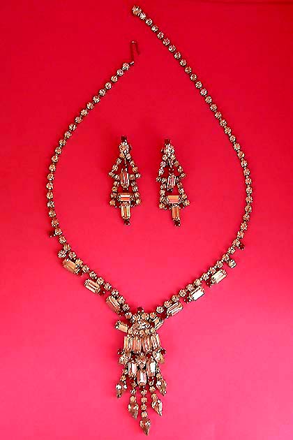 a beautiful vintage costume jewelry art deco necklace