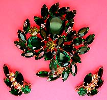 a beautiful Juliana vintage costume jewelry brooch and clip earrings