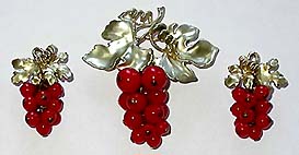a beautiful Juliana vintage costume jewelry brooch and clip earrings