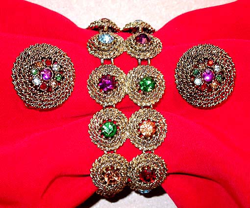 a beautiful vintage costume jewelry bracelet earrings Judy Lee